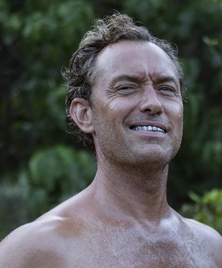 alt="映画エデンでフリードリッヒ・リッター医師を演じるジュード・ロウ"